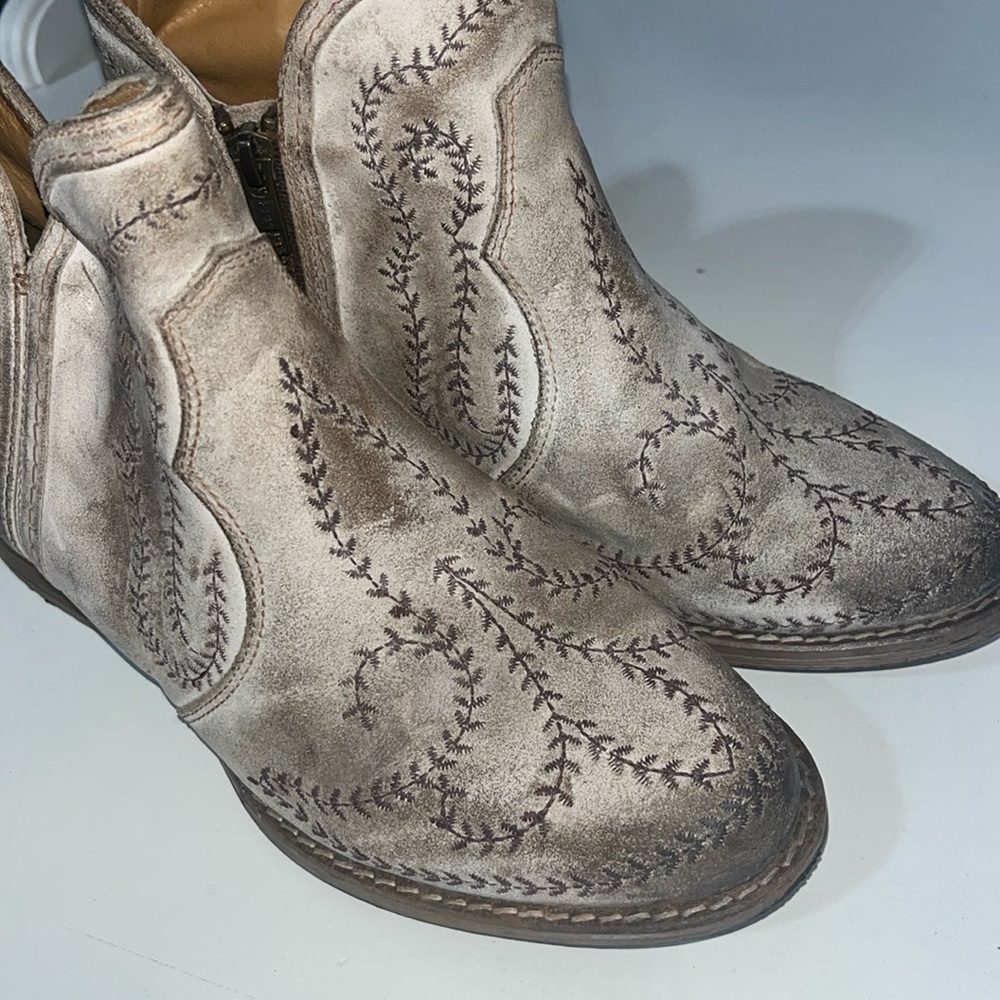 Sterling River Womens 8 Taupe Embroidered R-Toe Western Cowgirl‎ Boots Booties - Picture 8 of 8